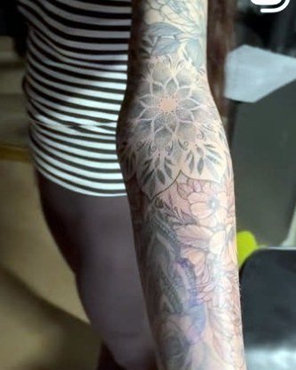 Botanical leg sleeve in black and grey