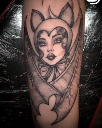 Horned sorceress portrait inspired by dark fairytale